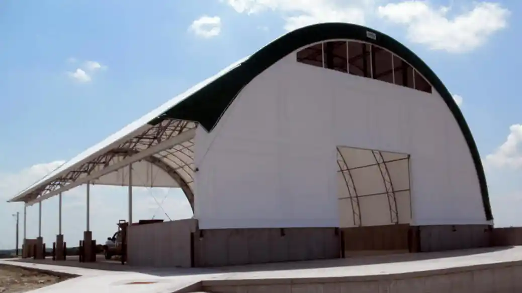 60 foot wide high profile truss livestock building