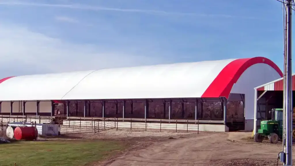 70 wide low pro truss livestock hoop building