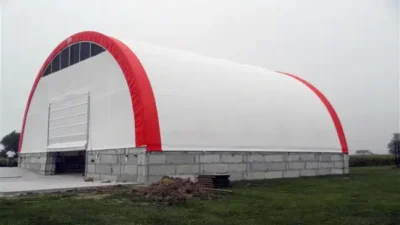 Hoop building installed on concrete blocks