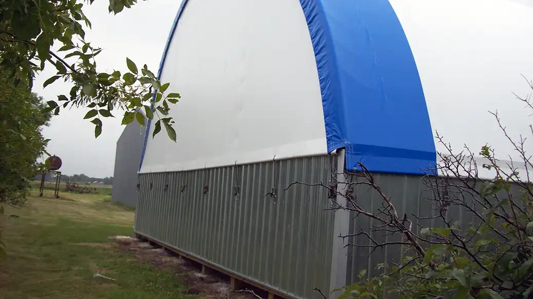 close up of a steel clad ponywall